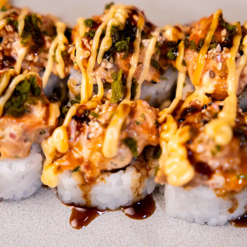 Salmón Tartaré Roll de Orientaru